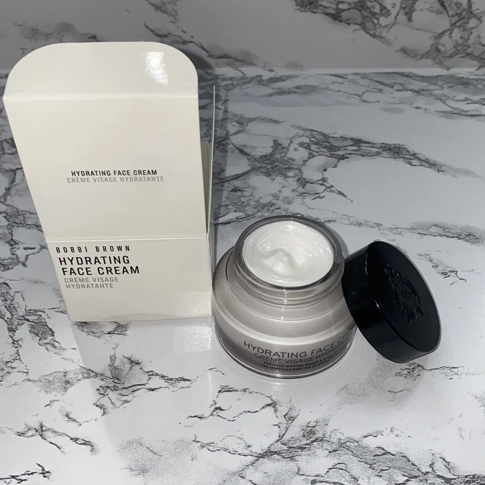 NWT Bobbi Brown Hydrating face cream Never used Still in box Batch code DB2